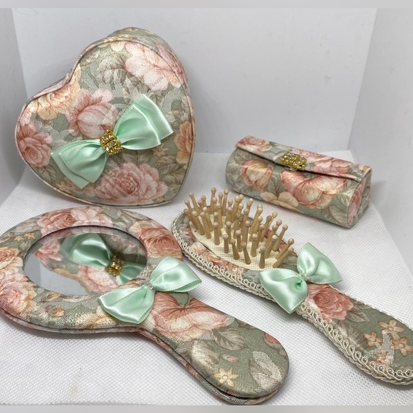 Pre Loved Mirror, Brush, Lipstick Holder, Jewelry Box - Picture 7 of 7